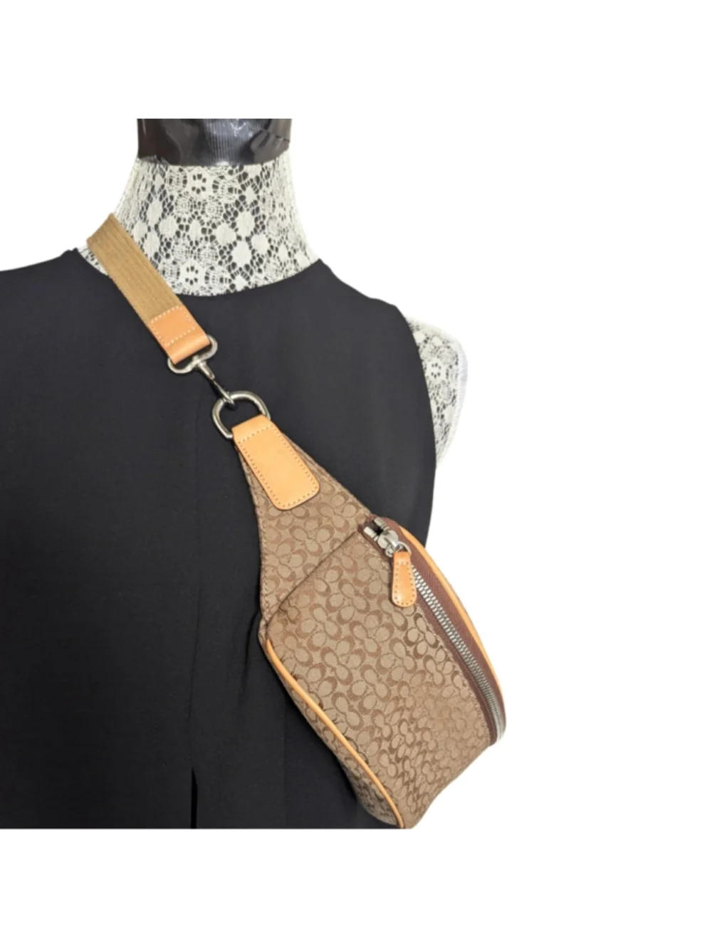 HP. Coach Signature Print Cross Body Fanny Pack